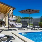Renata For 11 People With Private Heated Pool & Pet Friendly Rebici