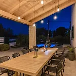 Βίλα Renata For 11 People With Private Heated Pool & Pet Friendly Rebici