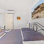 Renata For 11 People With Private Heated Pool & Pet Friendly