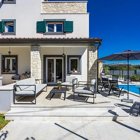 Βίλα Renata For 11 People With Private Heated Pool & Pet Friendly Rebici