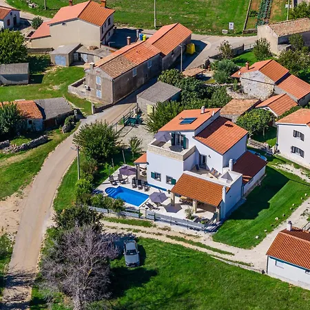Βίλα Renata For 11 People With Private Heated Pool & Pet Friendly Rebici