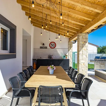 Renata For 11 People With Private Heated Pool & Pet Friendly Vila Rebici