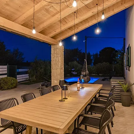Vila Renata For 11 People With Private Heated Pool & Pet Friendly Rebici