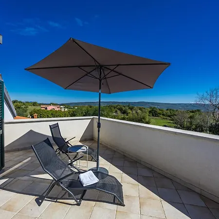 Renata For 11 People With Private Heated Pool & Pet Friendly Vila