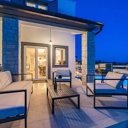 Renata For 11 People With Private Heated Pool & Pet Friendly * Rebici