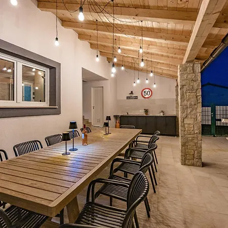 Renata For 11 People With Private Heated Pool & Pet Friendly * Rebici