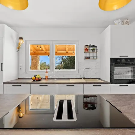 Renata For 11 People With Private Heated Pool & Pet Friendly Vila *