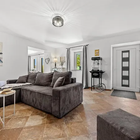 Renata For 11 People With Private Heated Pool & Pet Friendly Vila *