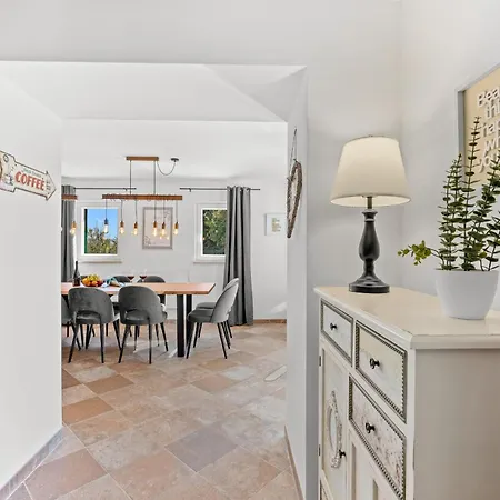 Renata For 11 People With Private Heated Pool & Pet Friendly Rebici