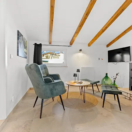 Renata For 11 People With Private Heated Pool & Pet Friendly Rebici