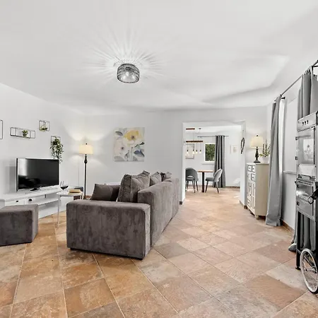 Renata For 11 People With Private Heated Pool & Pet Friendly *