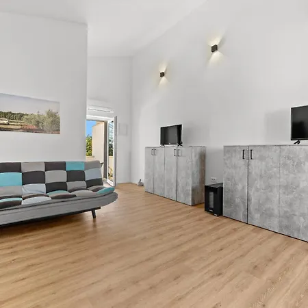 Renata For 11 People With Private Heated Pool & Pet Friendly Vila Rebici