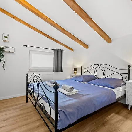 Vila Renata For 11 People With Private Heated Pool & Pet Friendly
