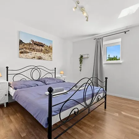 Renata For 11 People With Private Heated Pool & Pet Friendly * Rebici