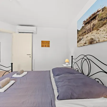 Renata For 11 People With Private Heated Pool & Pet Friendly