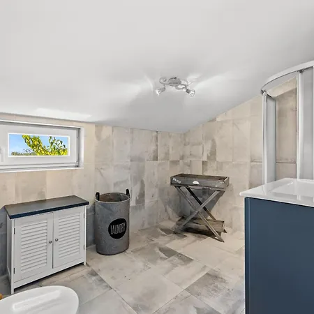 Vila Renata For 11 People With Private Heated Pool & Pet Friendly Rebici