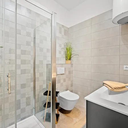 Renata For 11 People With Private Heated Pool & Pet Friendly *