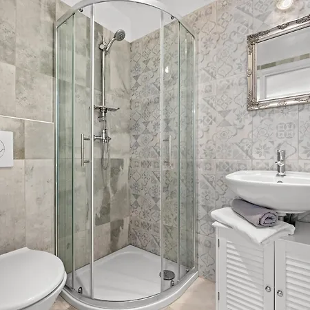 Renata For 11 People With Private Heated Pool & Pet Friendly *