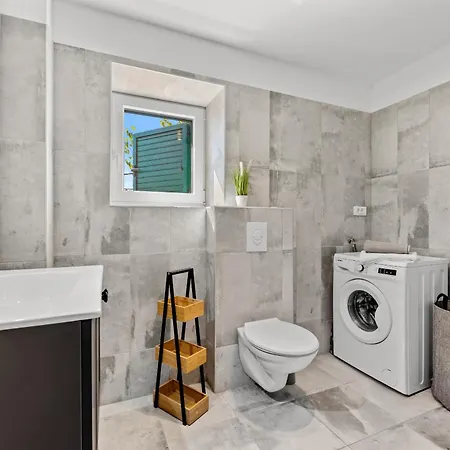 Renata For 11 People With Private Heated Pool & Pet Friendly Vila