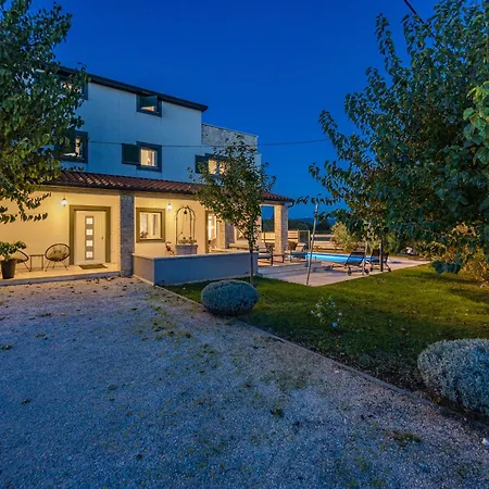 Renata For 11 People With Private Heated Pool & Pet Friendly Βίλα Rebici